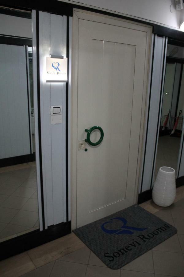 Sonevi Rooms Nápoly Kültér fotó